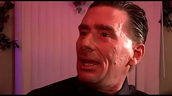 Romanca a ajuns sa fie fututa de tatal vitreg Sandra Romain