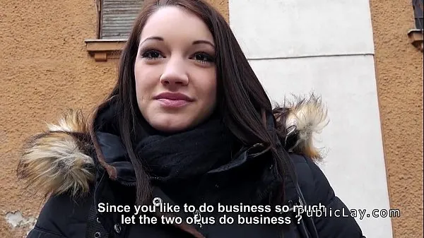 O tipa unguroaica cu tate mari este fututa de proprietar in parc xxx