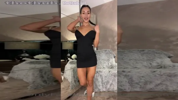 La multi ani cu bruneta romanca care se masturbeaza
