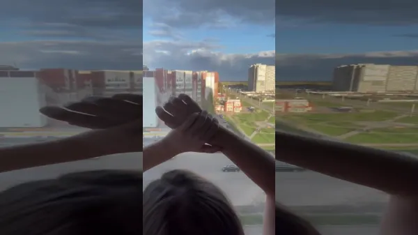 Sex cu blonda pe balcon buna tare de pula admira peisajul