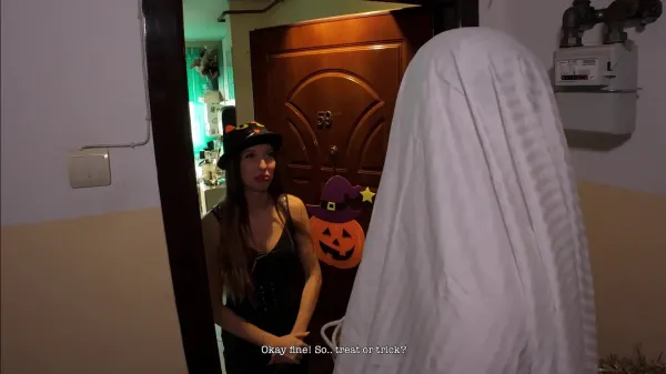 La colindat in noaptea de halloween cu laura quest fututa de un tanar