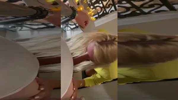 Blonda romanca suge pula pe balcon unui milionar