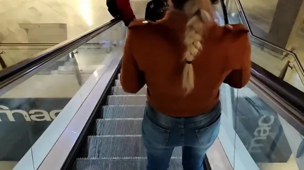 Xxx romanca se duce la baie la mall sa suga pula unui tanar