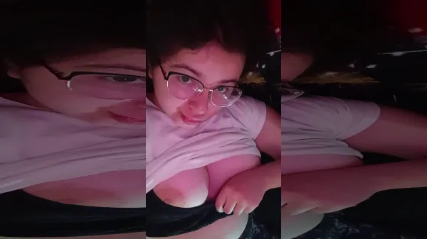 Dayana maria din sacalaz tocilara cu ochielari tatoasa se lauda cu tatele mari