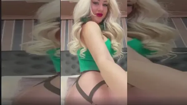 Blonda romanca superba cu tate frumoase si fund  mare la webcam